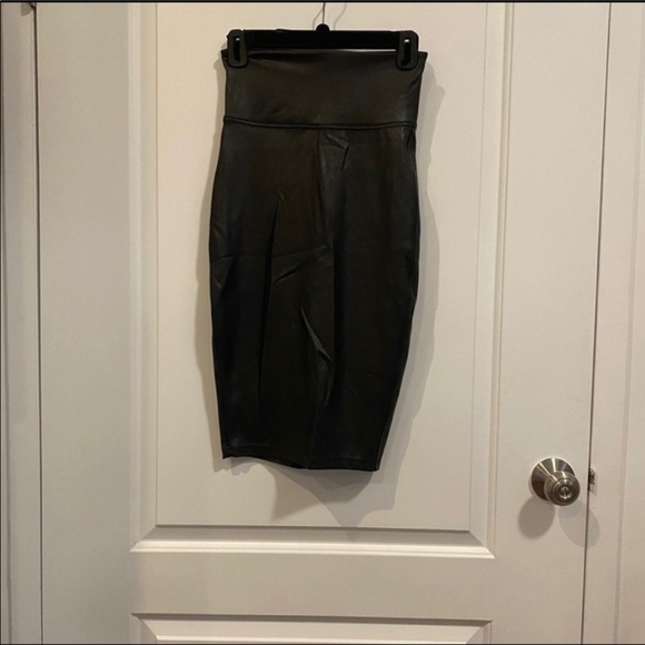 Spanx Faux Leather Pencil Skirt - Picture 5 of 6